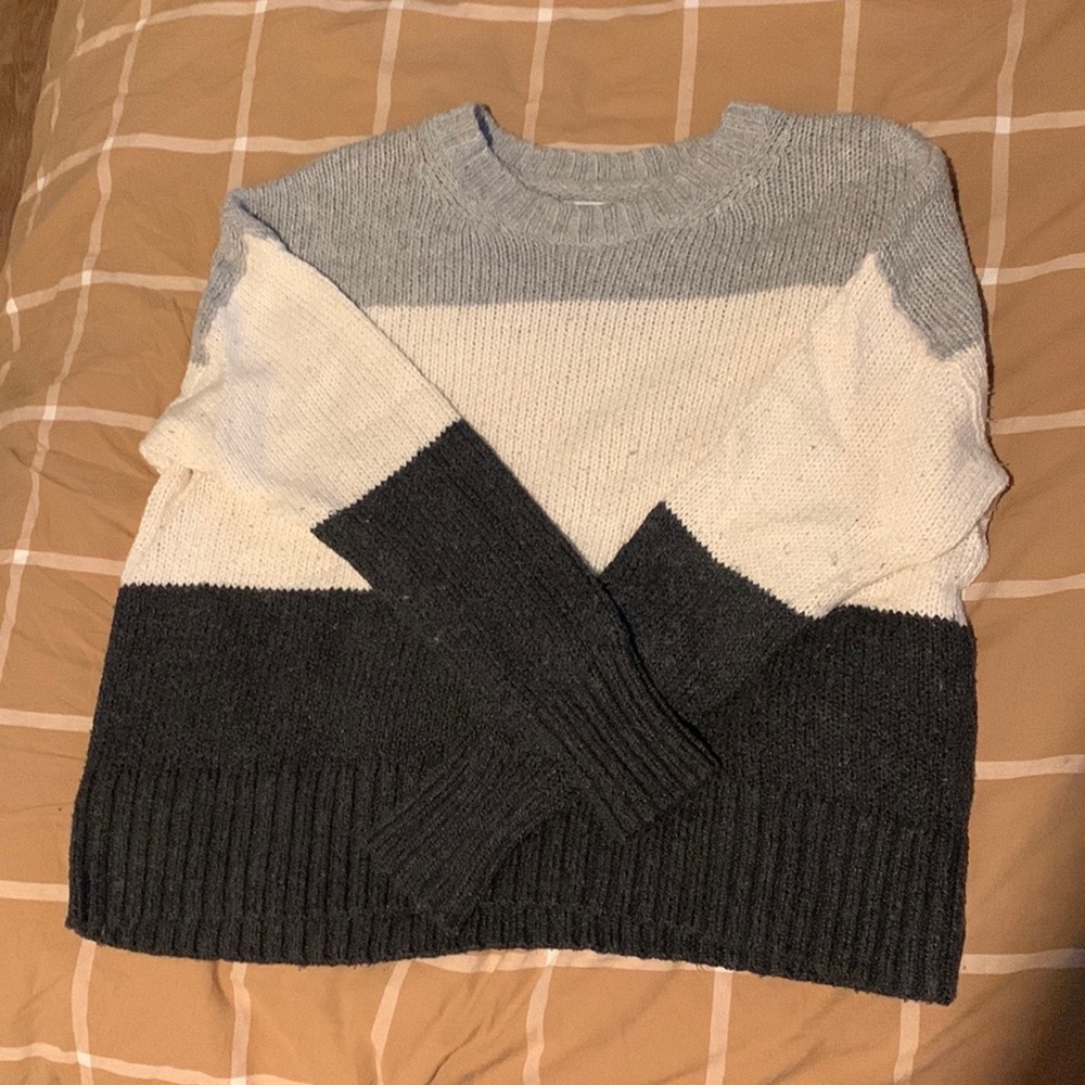 Color Block Sweater - Picture 2 of 3